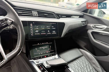 Позашляховик / Кросовер Audi e-tron 2021 в 