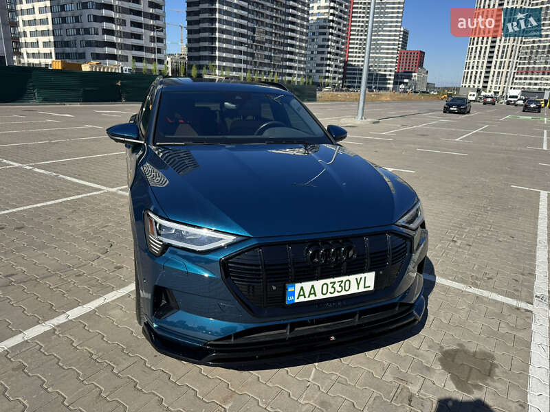 Позашляховик / Кросовер Audi e-tron 2019 в Києві фото 22 Позашляховик / Кросовер Audi e-tron 2019 в Києві