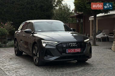 Внедорожник / Кроссовер Audi e-tron 2022 в 