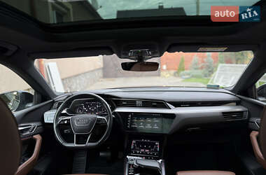 Внедорожник / Кроссовер Audi e-tron 2022 в 