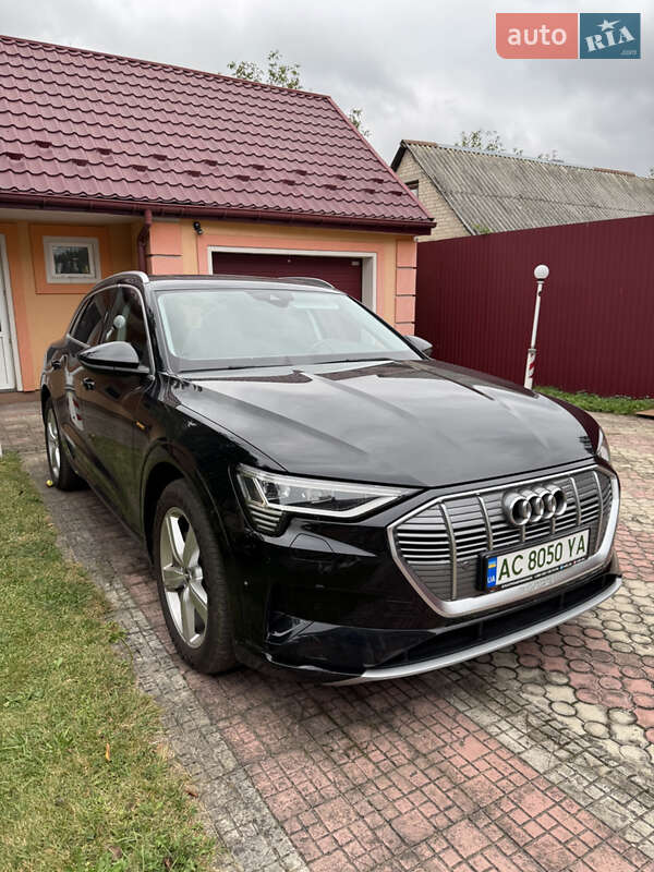 Позашляховик / Кросовер Audi e-tron 2019 в Володимирі