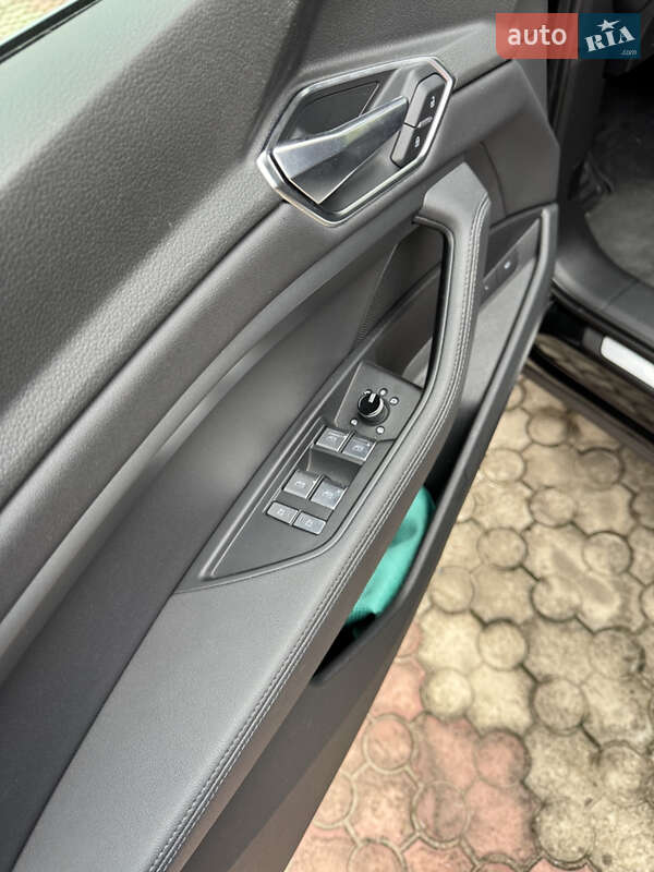 Позашляховик / Кросовер Audi e-tron 2019 в Володимирі
