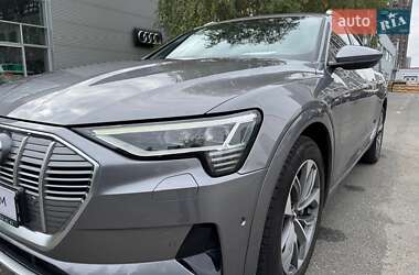 Позашляховик / Кросовер Audi e-tron 2020 в 