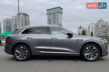 Позашляховик / Кросовер Audi e-tron 2020 в 