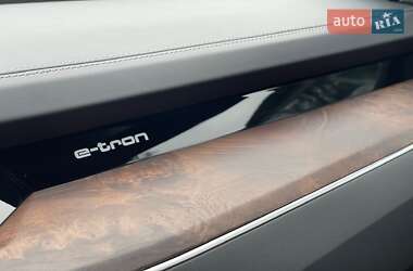 Позашляховик / Кросовер Audi e-tron 2020 в 