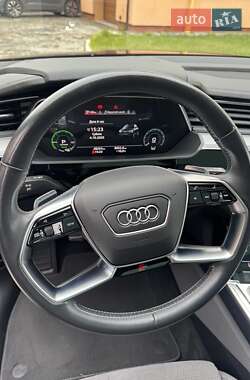 Позашляховик / Кросовер Audi e-tron 2021 в 