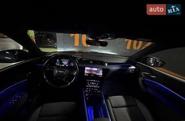 Позашляховик / Кросовер Audi e-tron 2021 в 