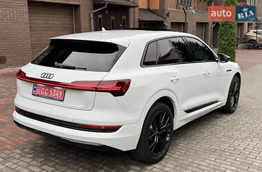 Позашляховик / Кросовер Audi e-tron 2023 в 