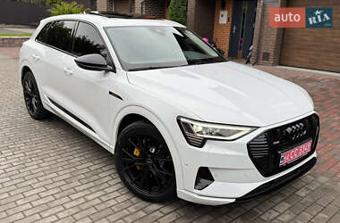Позашляховик / Кросовер Audi e-tron 2023 в 