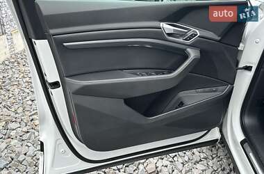 Внедорожник / Кроссовер Audi e-tron 2020 в 