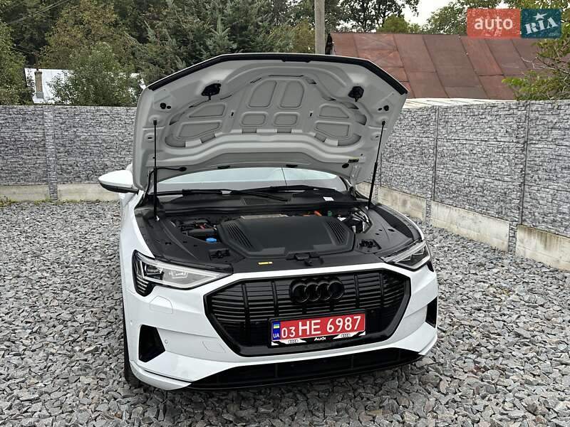 Позашляховик / Кросовер Audi e-tron 2020 в Рівному