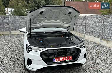 Внедорожник / Кроссовер Audi e-tron 2020 в 
