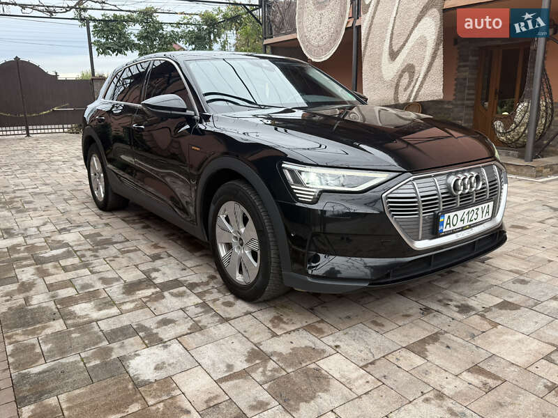 Внедорожник / Кроссовер Audi e-tron 2021 в Иршаве