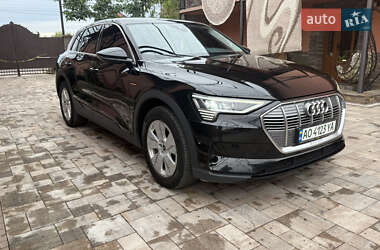 Внедорожник / Кроссовер Audi e-tron 2021 в 