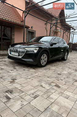 Внедорожник / Кроссовер Audi e-tron 2021 в 