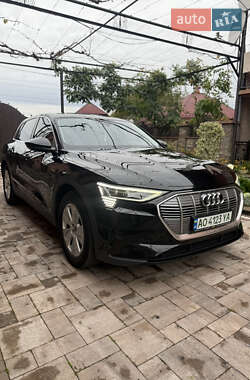 Внедорожник / Кроссовер Audi e-tron 2021 в 