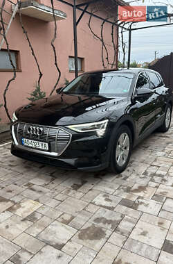 Внедорожник / Кроссовер Audi e-tron 2021 в 