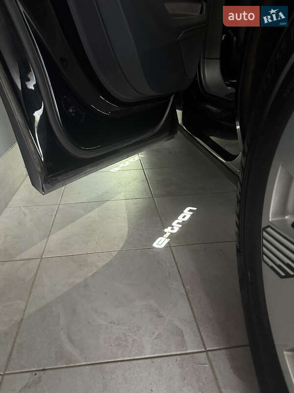 Внедорожник / Кроссовер Audi e-tron 2021 в Иршаве