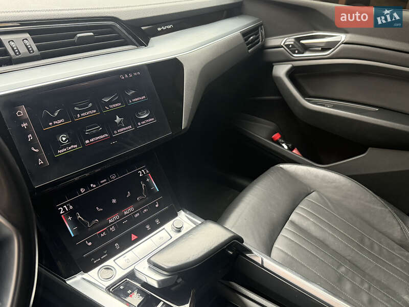 Внедорожник / Кроссовер Audi e-tron 2021 в Иршаве