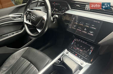 Внедорожник / Кроссовер Audi e-tron 2021 в 