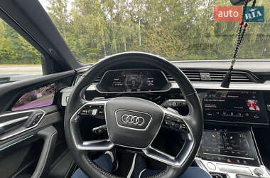 Позашляховик / Кросовер Audi e-tron 2019 в 