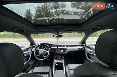 Позашляховик / Кросовер Audi e-tron 2019 в 