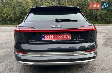 Позашляховик / Кросовер Audi e-tron 2019 в 