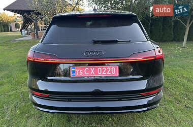 Позашляховик / Кросовер Audi e-tron 2019 в 