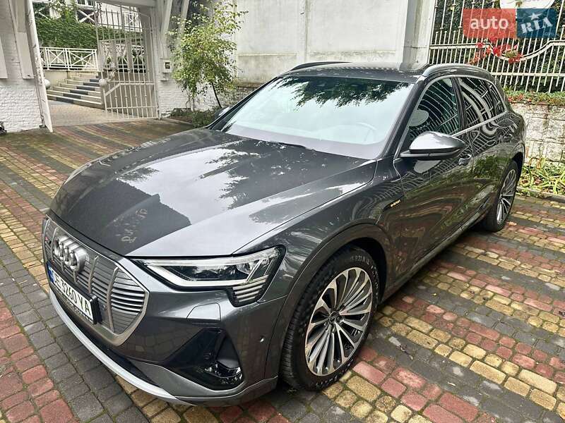 Позашляховик / Кросовер Audi e-tron 2021 в 