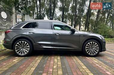 Позашляховик / Кросовер Audi e-tron 2021 в 