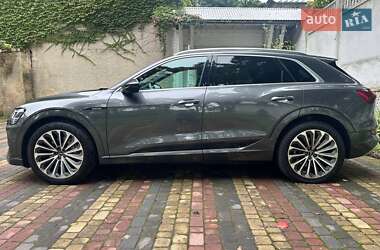 Позашляховик / Кросовер Audi e-tron 2021 в 