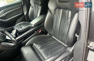 Позашляховик / Кросовер Audi e-tron 2021 в 