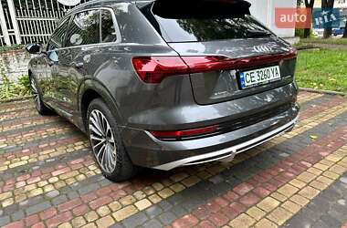 Позашляховик / Кросовер Audi e-tron 2021 в 