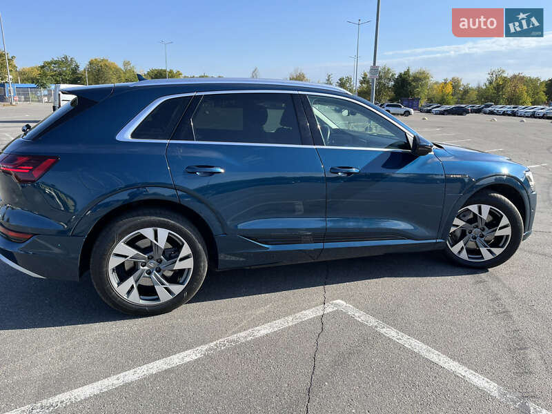 Позашляховик / Кросовер Audi e-tron 2020 в Дніпрі