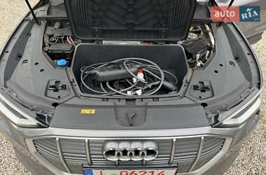 Внедорожник / Кроссовер Audi e-tron 2021 в 