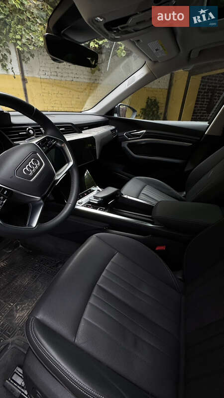 Позашляховик / Кросовер Audi e-tron 2022 в Львові фото 17 Позашляховик / Кросовер Audi e-tron 2022 в Львові