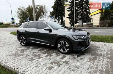 Внедорожник / Кроссовер Audi e-tron 2021 в 