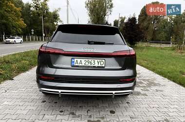 Внедорожник / Кроссовер Audi e-tron 2021 в 