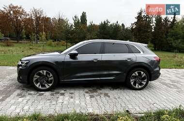 Внедорожник / Кроссовер Audi e-tron 2021 в 