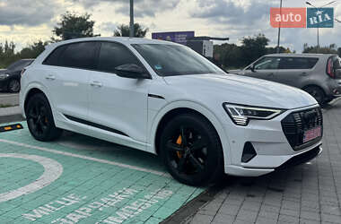 Позашляховик / Кросовер Audi e-tron 2023 в 