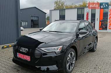 Позашляховик / Кросовер Audi e-tron 2021 в 