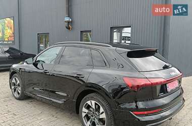 Позашляховик / Кросовер Audi e-tron 2021 в 