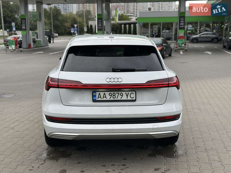Внедорожник / Кроссовер Audi e-tron 2019 в Киеве