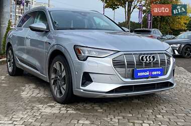 Позашляховик / Кросовер Audi e-tron 2022 в 