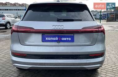 Позашляховик / Кросовер Audi e-tron 2022 в 
