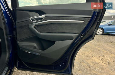 Позашляховик / Кросовер Audi e-tron 2020 в 