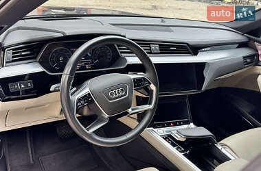 Внедорожник / Кроссовер Audi e-tron 2020 в 