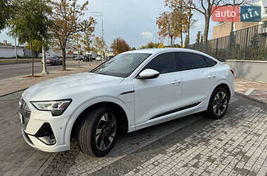 Внедорожник / Кроссовер Audi e-tron 2020 в 