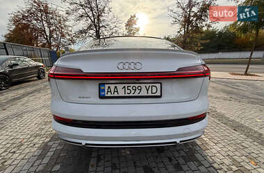 Внедорожник / Кроссовер Audi e-tron 2020 в 
