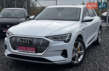 Внедорожник / Кроссовер Audi e-tron 2021 в 